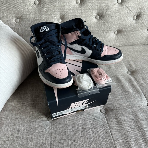 Women’s Air Jordan 1 Retro Hi OG Bubblegum - Picture 4 of 10